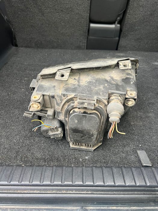 Ляв фар за Audi A4