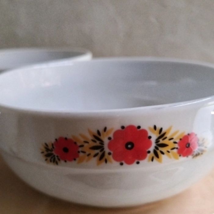 Порцелан и стъкло.