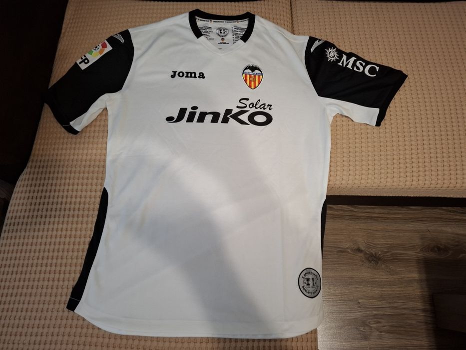 Фланелки Реал Мадрид и Валенсия