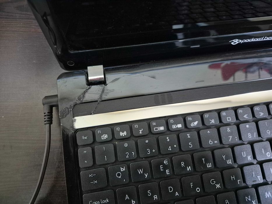 Лаптоп Packard Bell RAM 3GB 256 SSD Intel I3-380M,Nvidia GT420 1gb