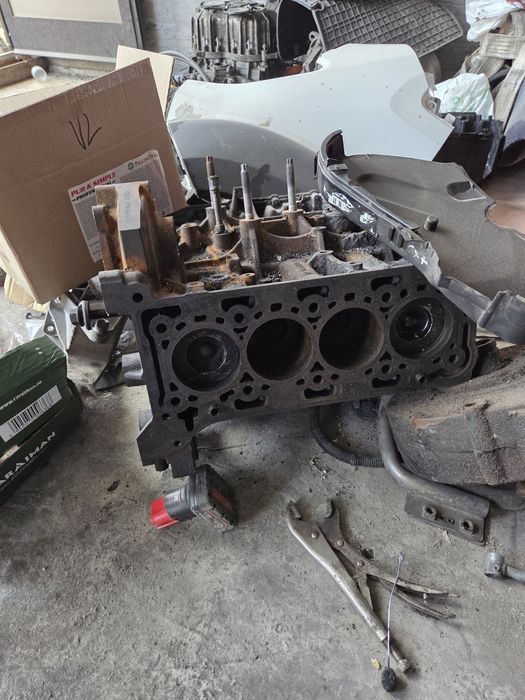 Motor FORD Ranger  YN2X  2.0 , motor  yn2x  ,motor ambielat