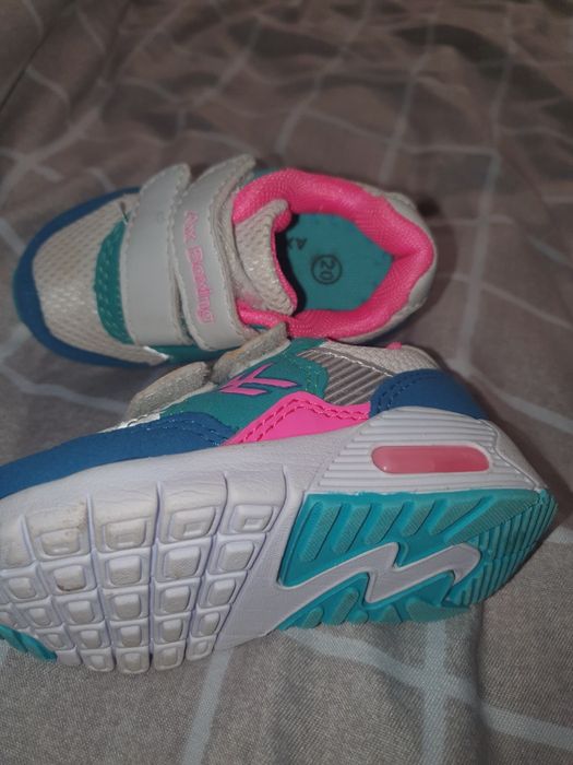 Adidasi bebe marimea 20