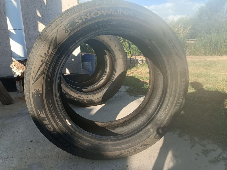 Продаётся комплект из 4 зимних шин R19