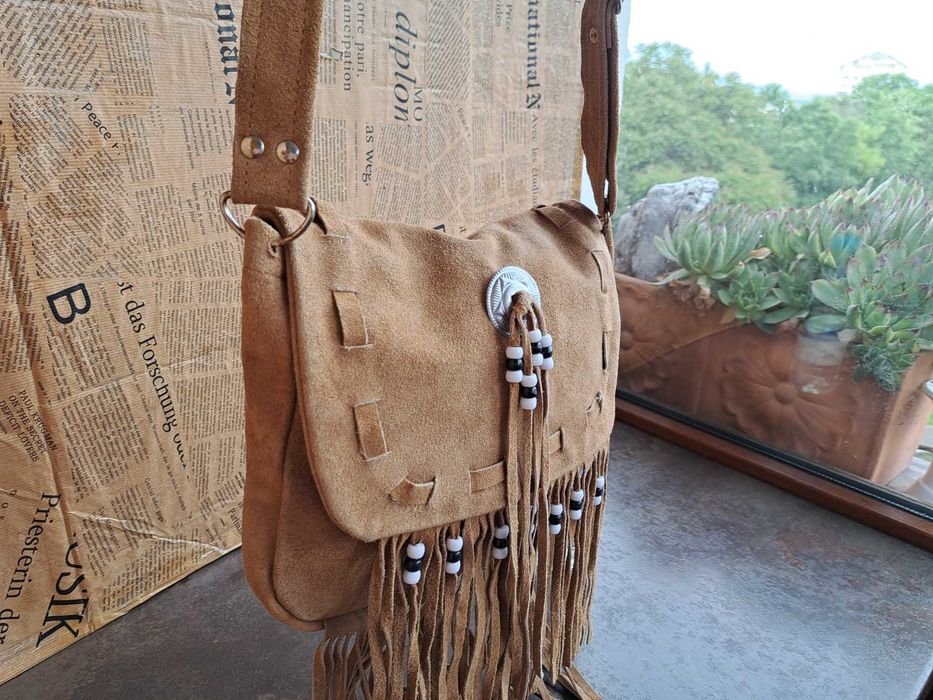 дамска чанта,малка велурена чантичка с ресни-естествена кожа,етно