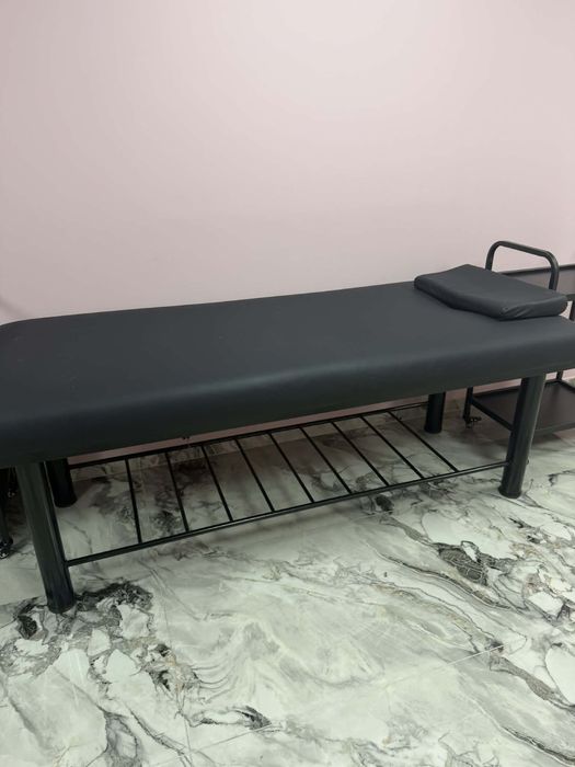 Кушетка черна кожа