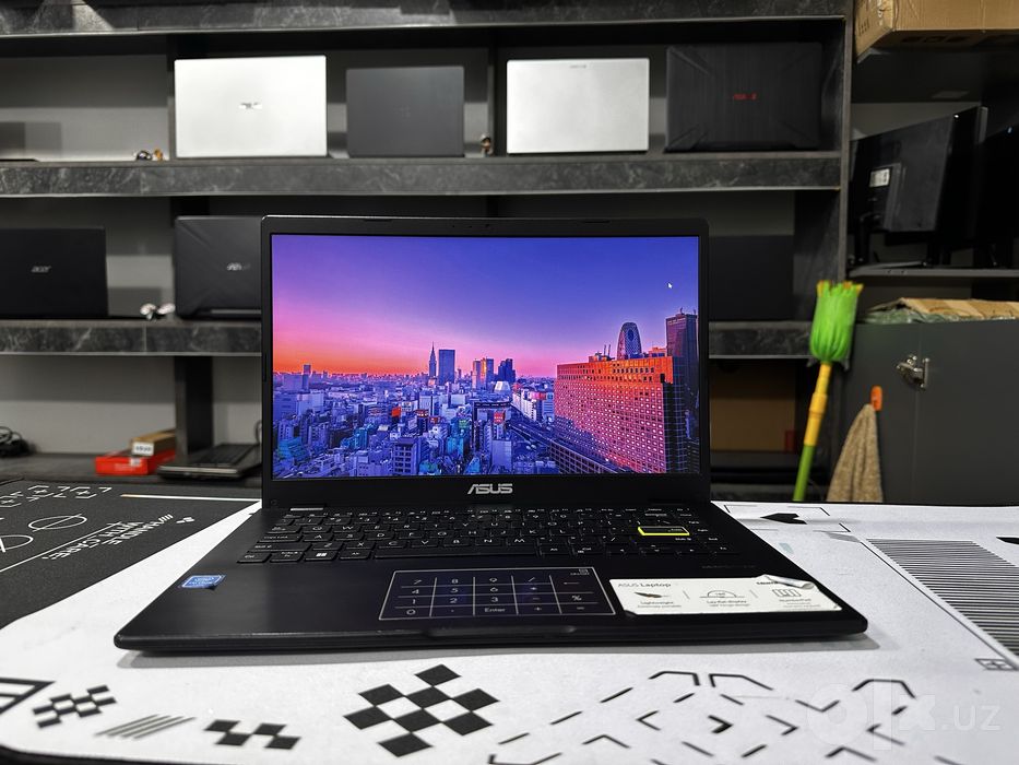 Арзон нархда ноутбук Asus intel celeron N4020 4/64