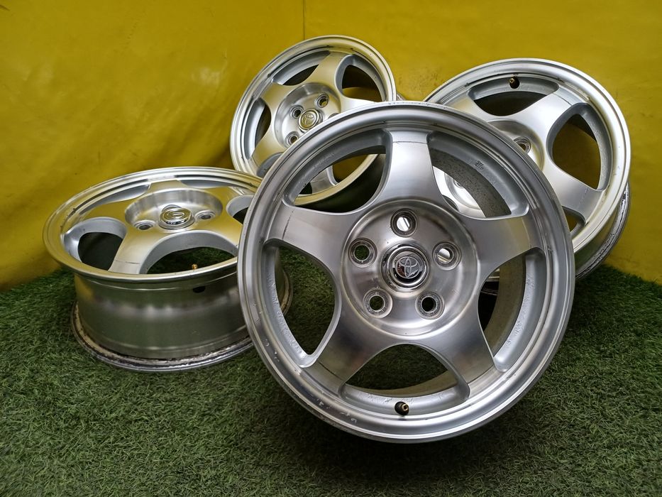 Диски R15 5x114.3 на Toyota.