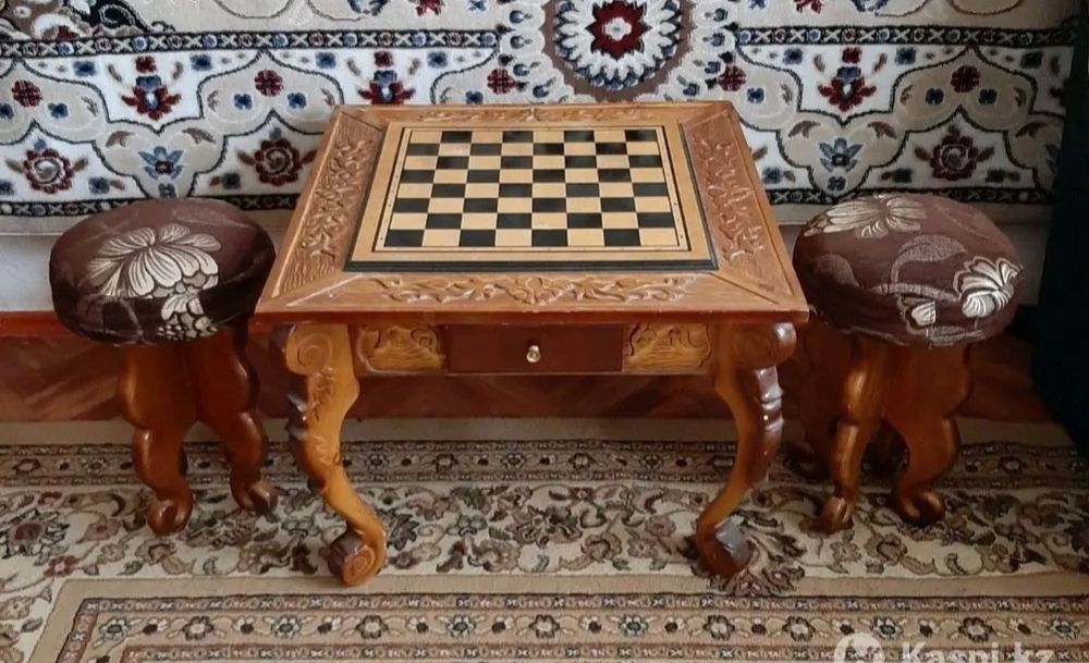 Шахматный стол срочно!