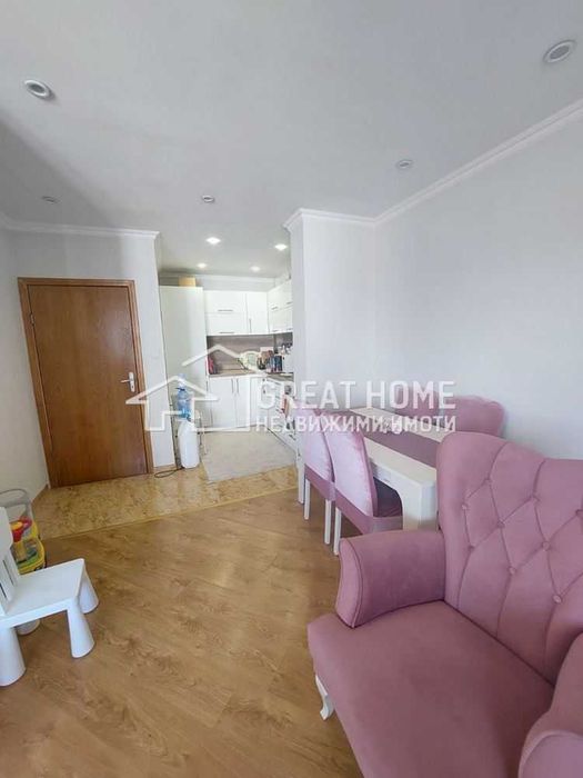 Дава се под наем Тристаен апартамент в Търговище, Център - 65 кв.м за 306 € - Снимка #1