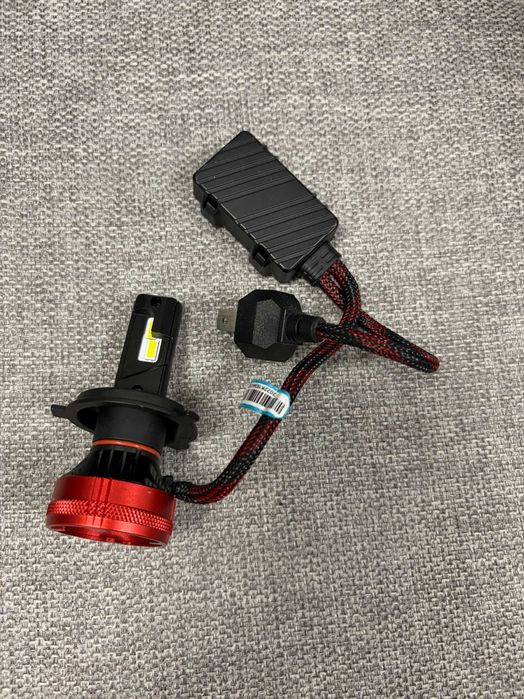 LED крушка H4 F5 подходяща за мотор