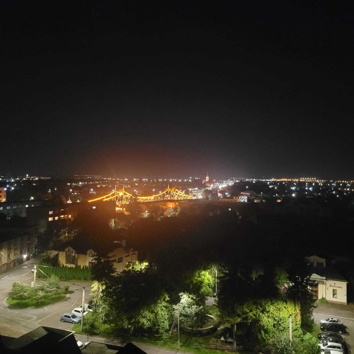 Inchiriez apt 3 camere modern, central