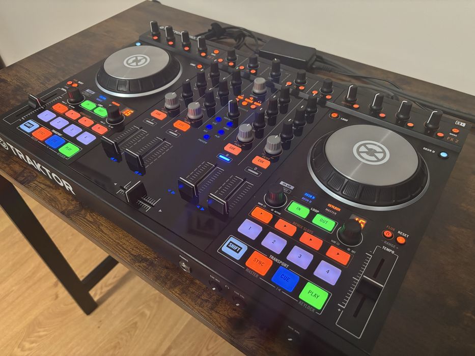 Consola Traktor S4 mk2+ 2 decksavere