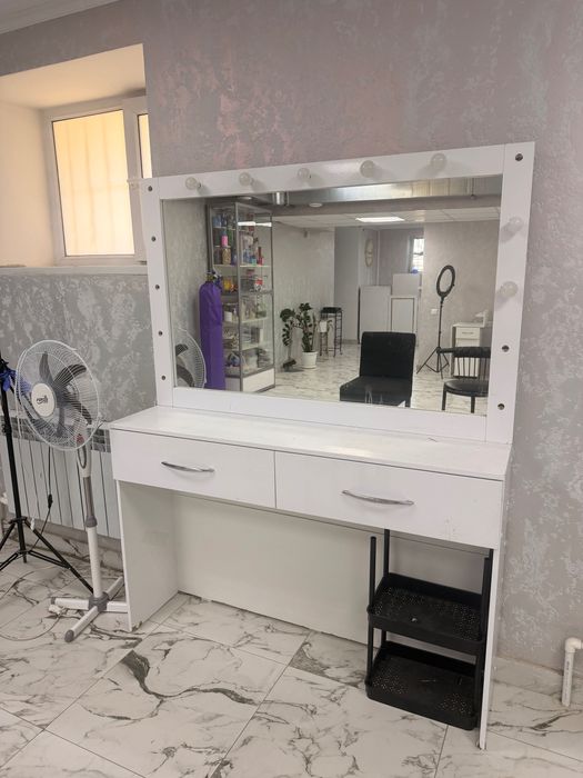 Срочно! Продам Визажный стол