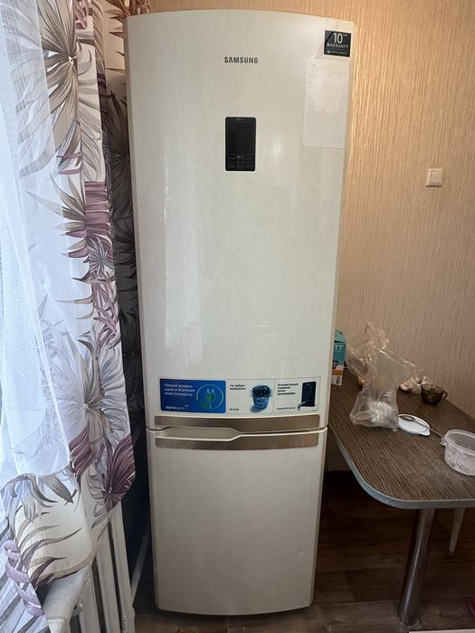 Холодильник Samsung