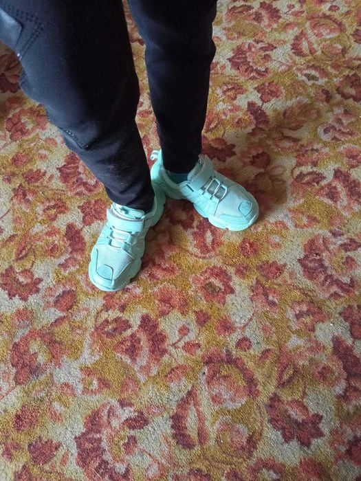 Кроссовки для девочки