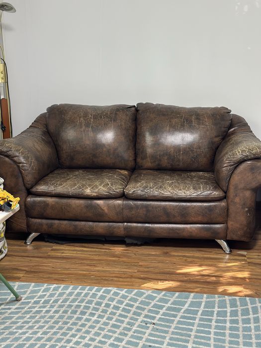 Офисный диван кожаный б/у