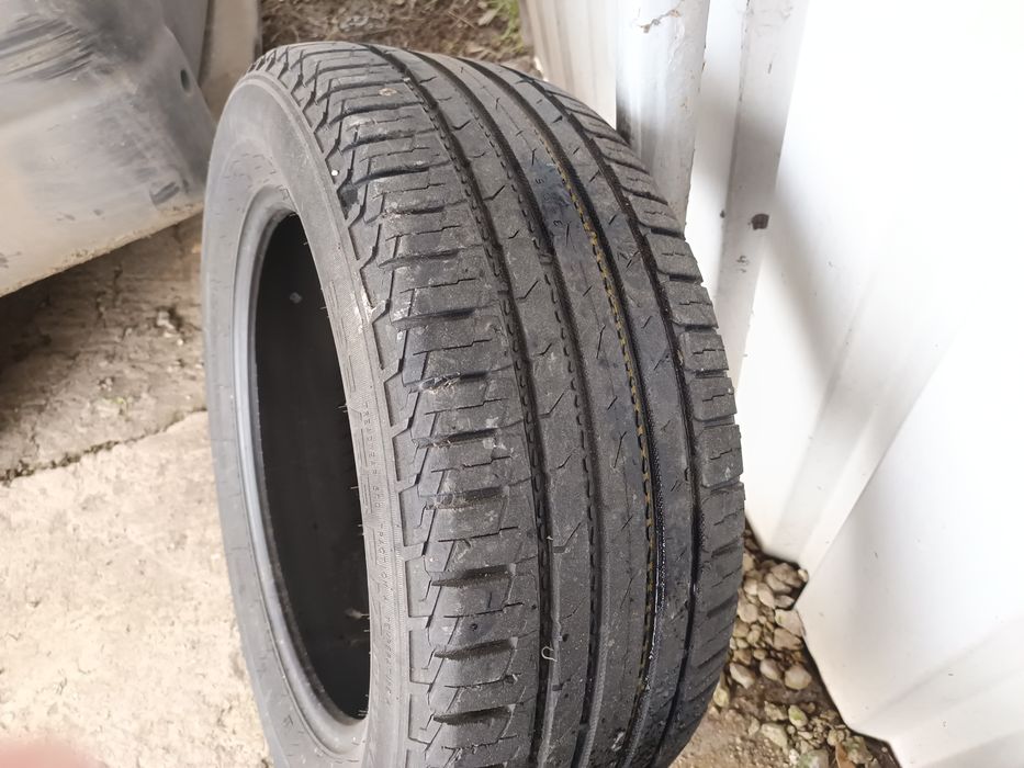 Продавам три комплекта летни гуми размер 235 55 17 и215 65 16 като сед