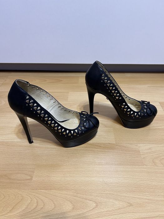 Обувки на висок ток Buffalo