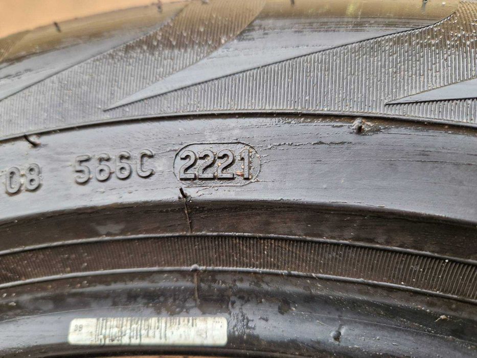 2 Pirelli R19 235/55 Летни гуми  DOT2221