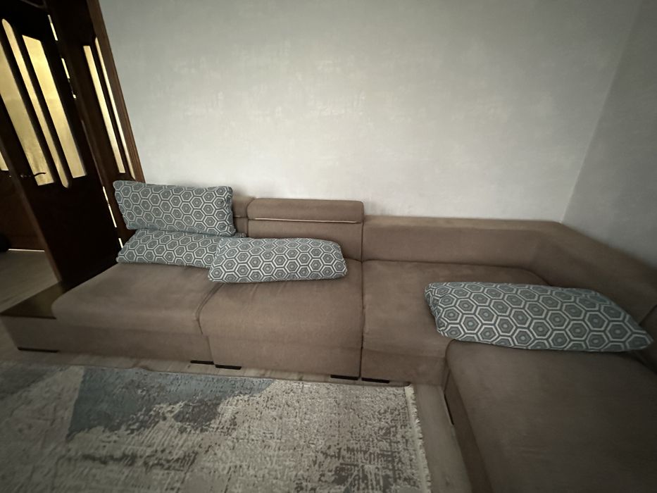 Продам диван нормальный