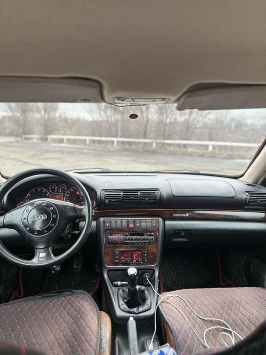 Продам Audi a4 .