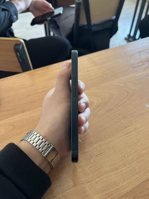 iPhone 13 темно синий