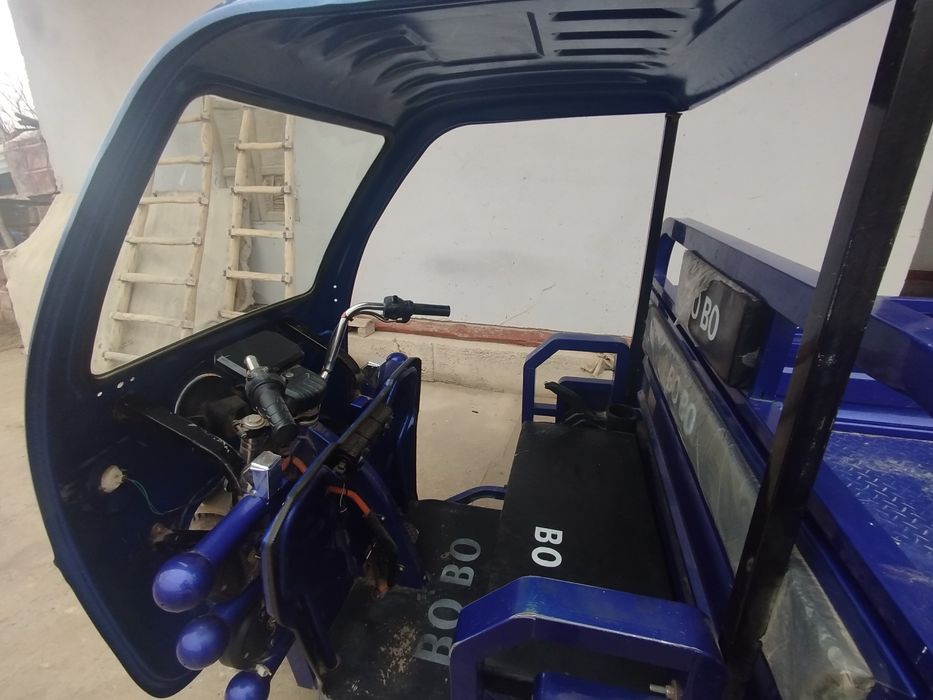 Mototsikl sotiladi: Texpaspurt va nomeri bor.