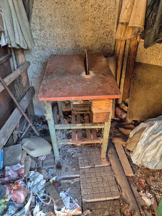 Продавам циркуляр