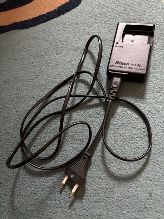 Зарядно Nikon mh 66