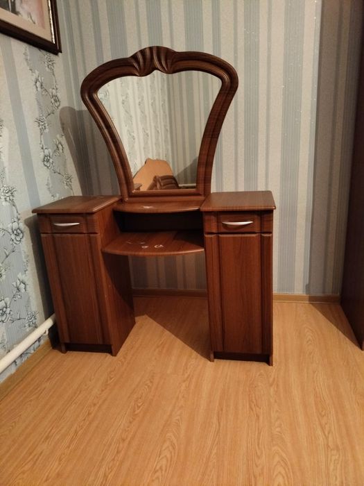 Продам спальный гарнитур