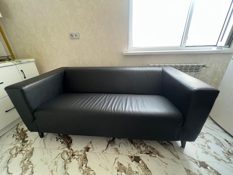 Продам черный диван