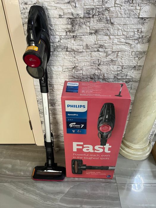 Пылесос PHilips вертикальный