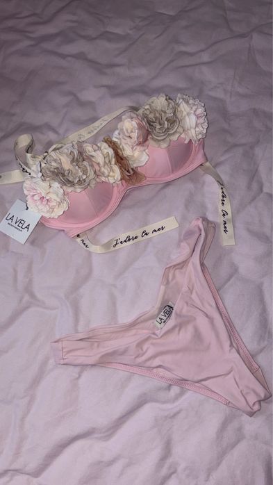 Оригинален чисто нов дамски костюм