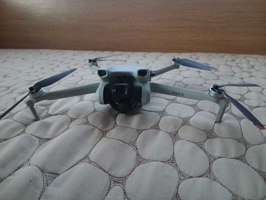 Продавам дрон DJI MINI 3