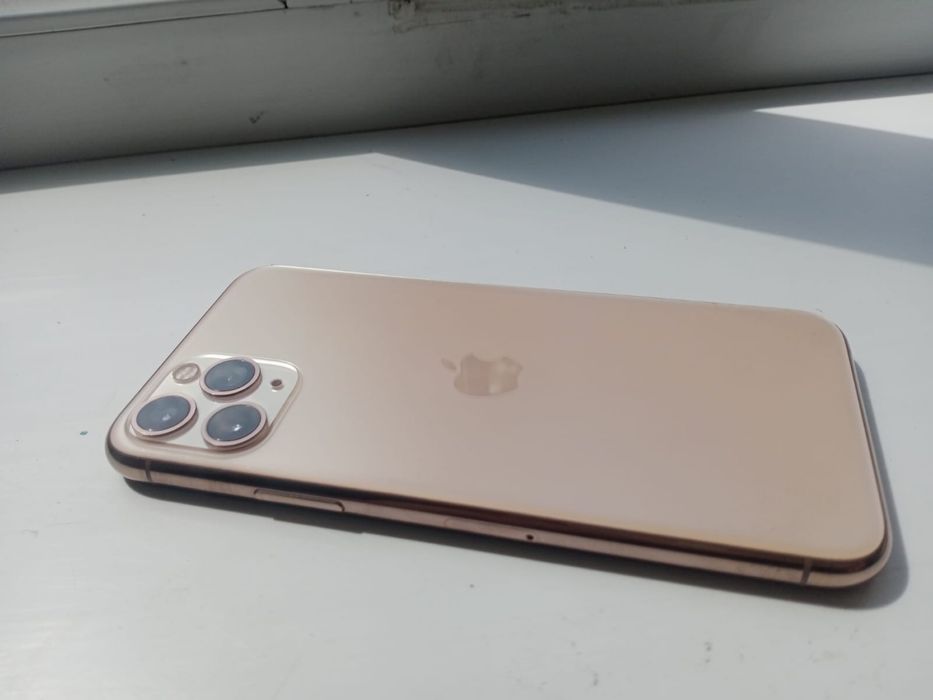 Продам или обменяю айфон 11 про