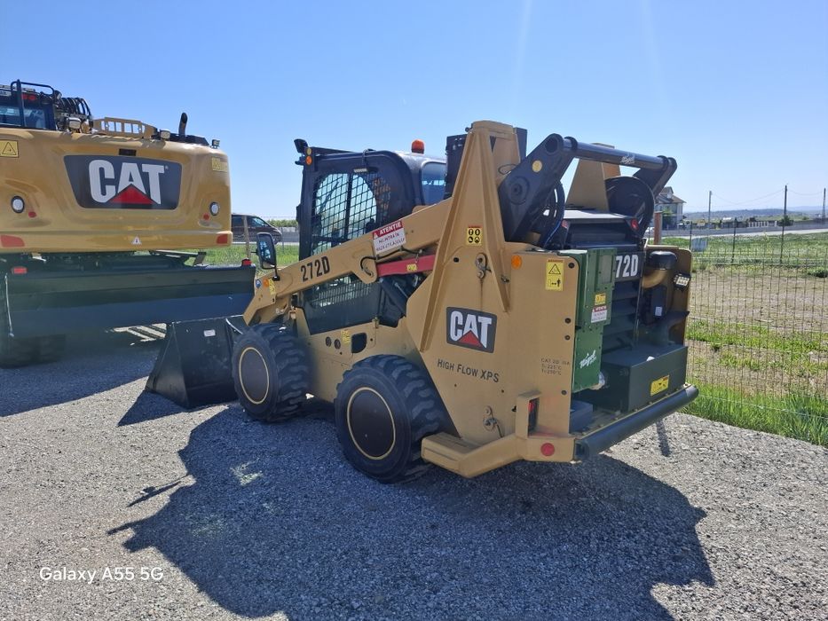 Mini încărcător frontal CAT 272 D