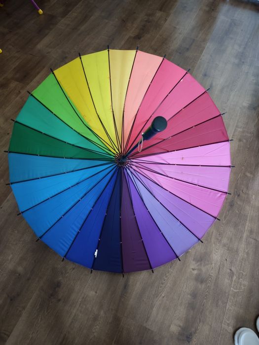 Зонтик очень красивый , большой .