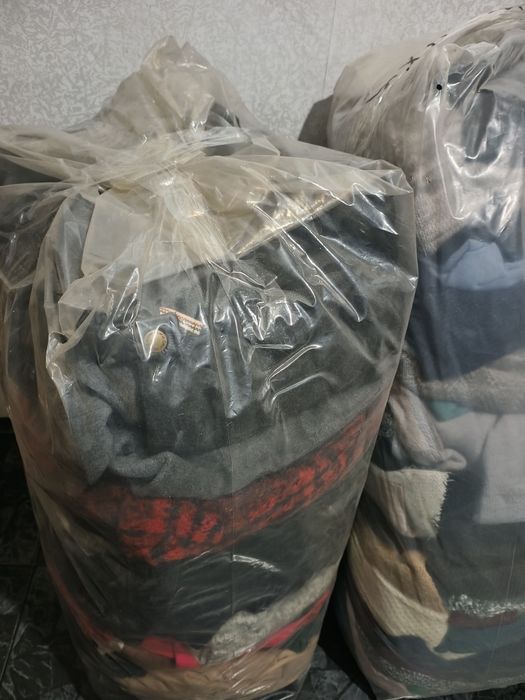 Продавам дрехи втора употреба екстра и първо качество.