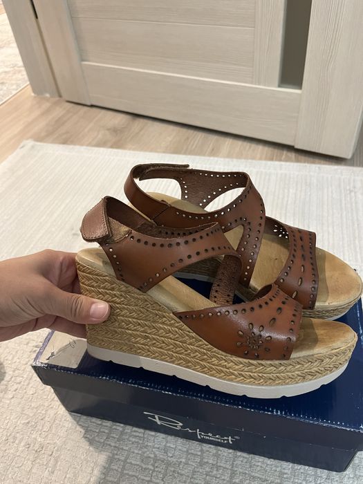 Продам босоножки