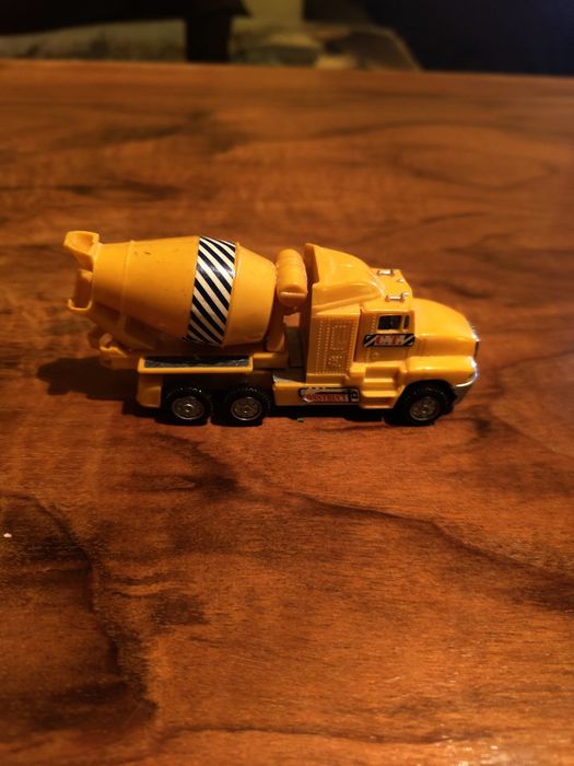 Лот от различни детски колички пластмасови и метални...