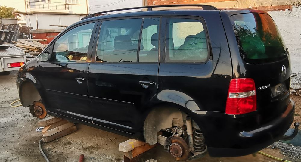 VW TUARAN 1.9  дизел 105 коня  запазена само на части
