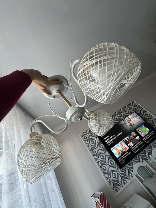 Продам люстру