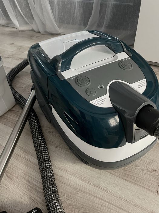 Перяща прахосмукачка Bosch BWD41720