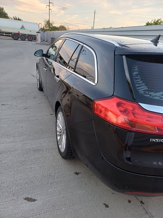 Vând Opel Insignia