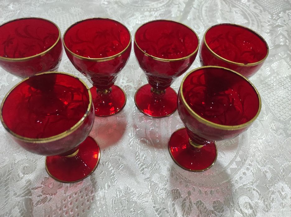 Продаются цветные Багамские рюмки,красные