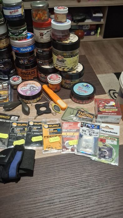 Momeli + accesorii pescuit