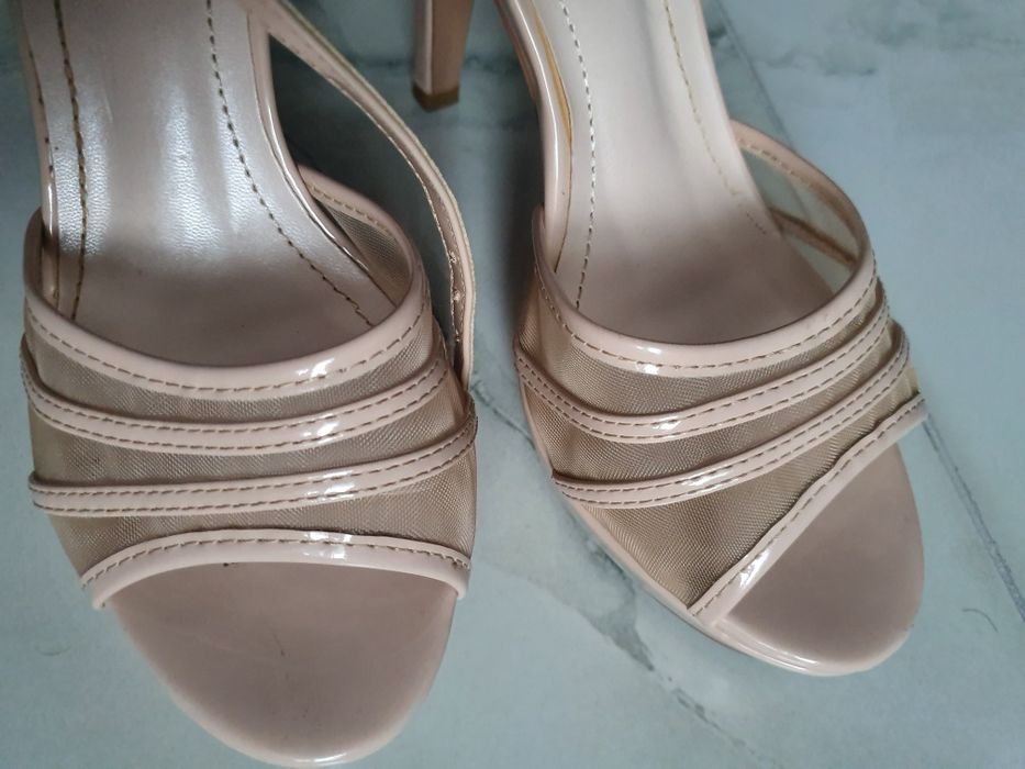 Sandale nr 37,toc de 10,,preț 60 lei