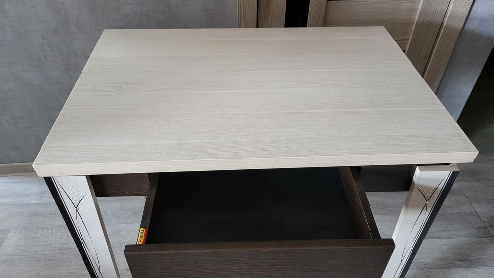 Продам обеденный стол- трансформер