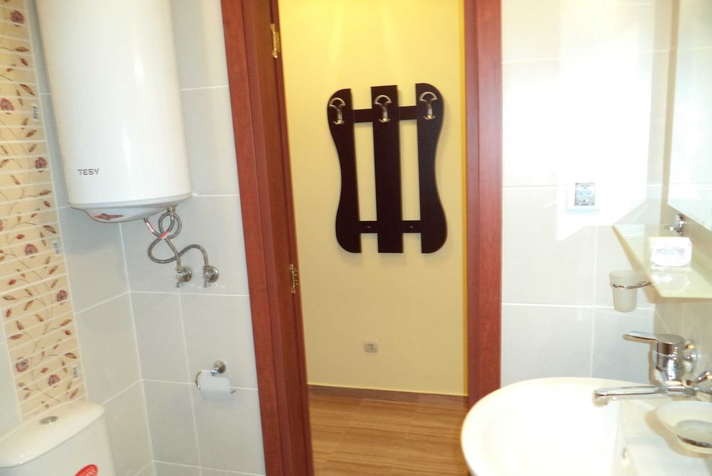 Дава се под наем Тристаен апартамент в София, Студентски град - 107 кв.м за 586.5 € - Снимка #11