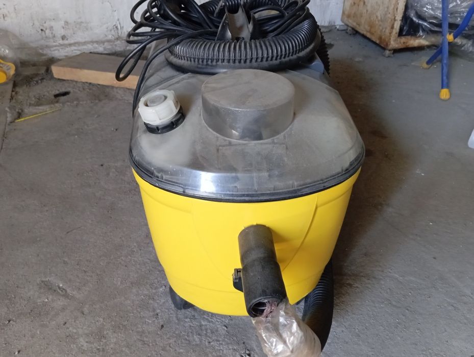 Продам моющий пылесос KARCHER